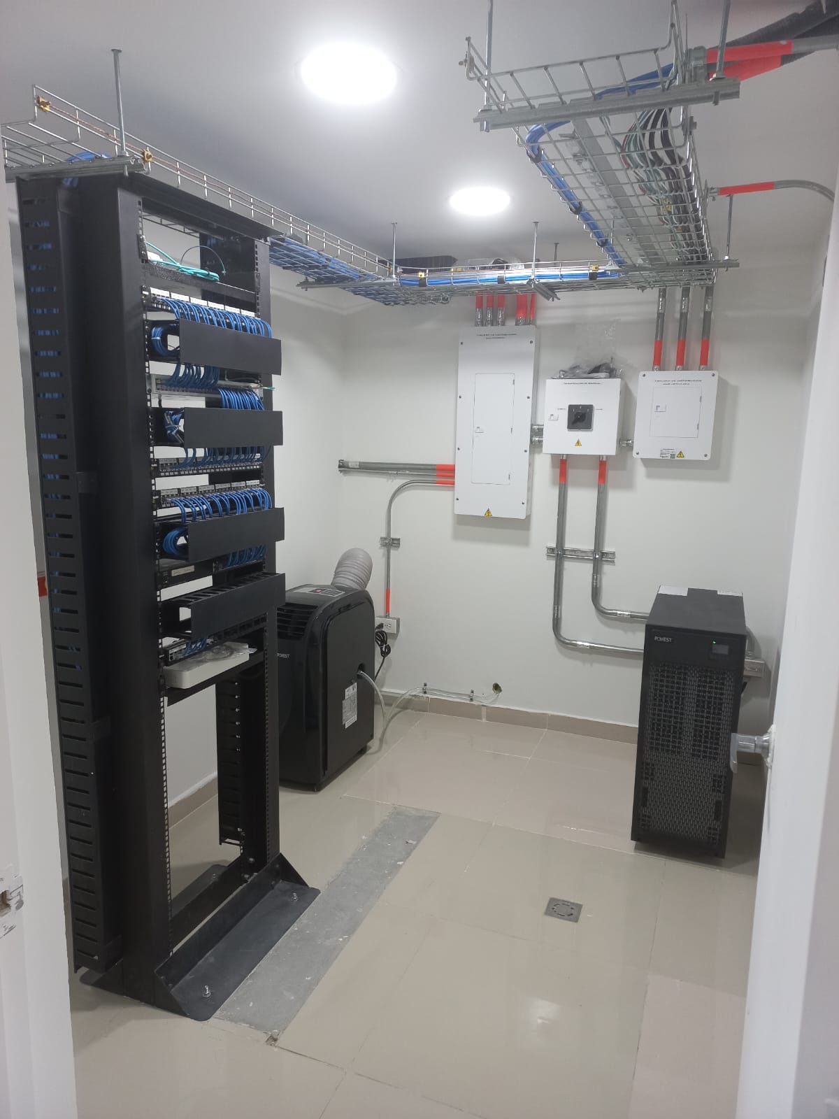 Clínica Santillana — Manizales — Cableado estructurado categoría 6 y racks de alta calidad | Manizales, Caldas