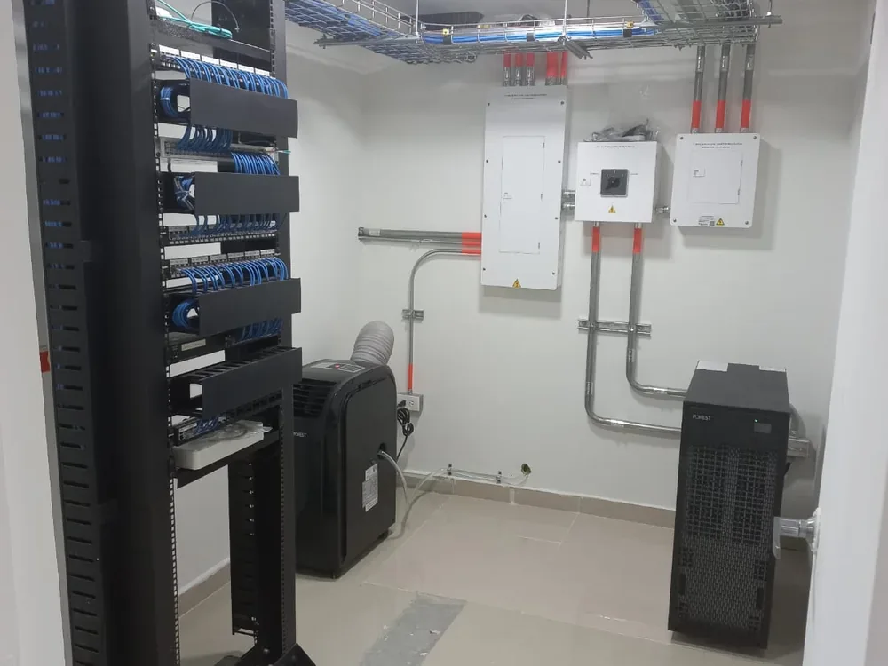 Clínica Santillana — Manizales — Cableado estructurado categoría 6 y racks de alta calidad | Manizales, Caldas