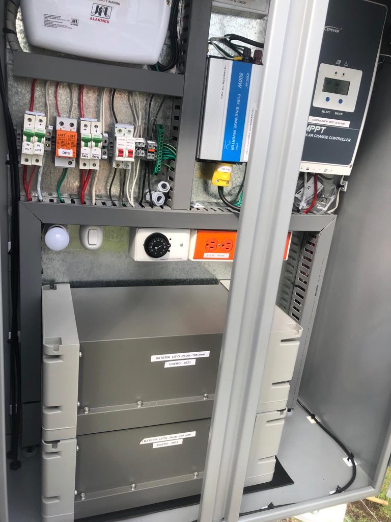 Comité de Cafeteros — Risaralda — Paneles solares, controlador MPPT, inversor senoidal, banco de baterías | Risaralda