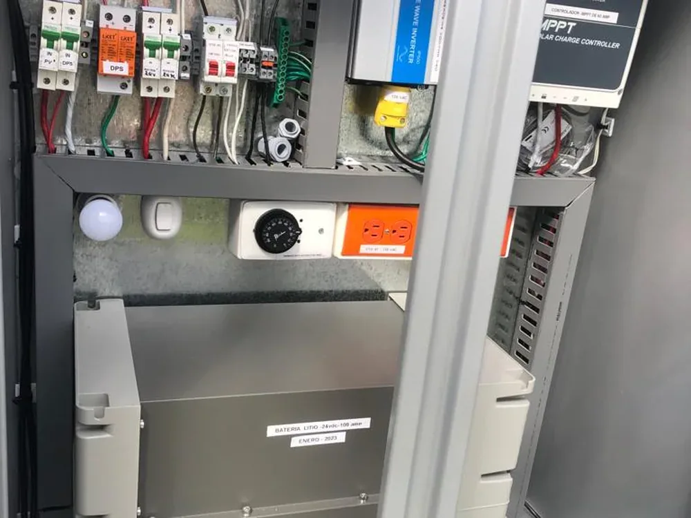 Comité de Cafeteros — Risaralda — Paneles solares, controlador MPPT, inversor senoidal, banco de baterías | Risaralda