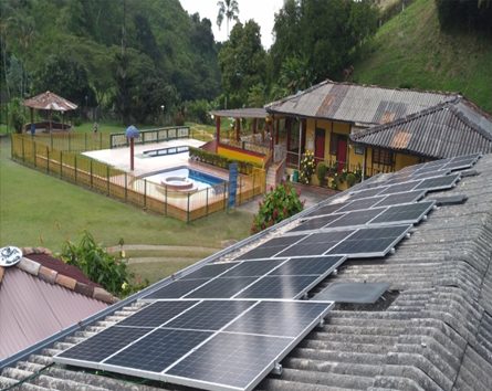 Centro Integral COODECOM — San Peregrino — Inversores híbridos Power, baterías, paneles solares | San Peregrino, Caldas