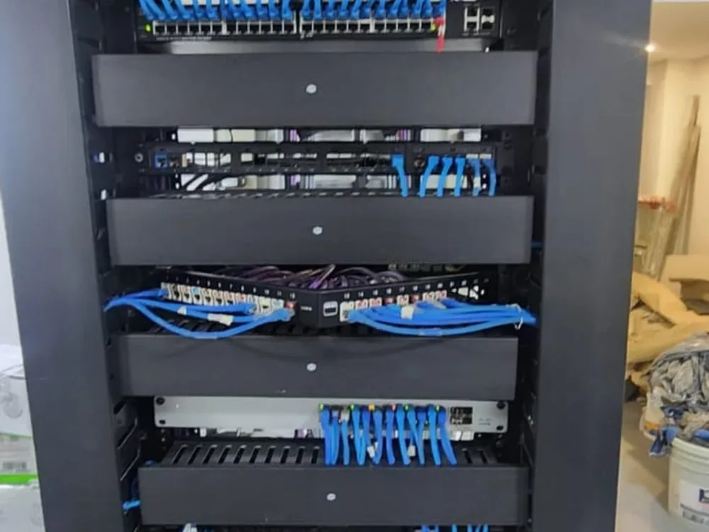 EMAS Manizales — Rack de Comunicaciones
